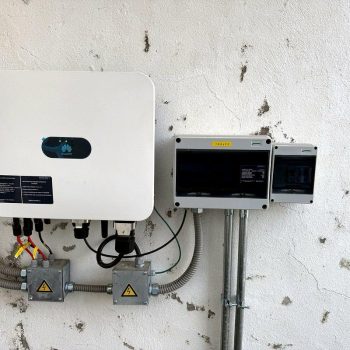 Inversor Huawei en muro exterior comercial
